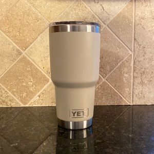 Yeti Rambler 30 oz, sand color, great condition